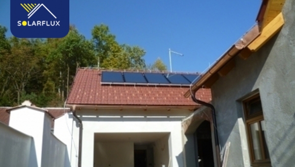 Solární kolektory pro ohřev vody a přitápění – realizace v Chlumu u Třeboně